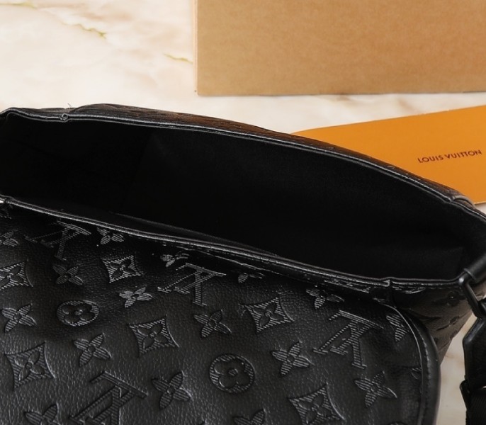 Monogram Shadow Pulse Messenger