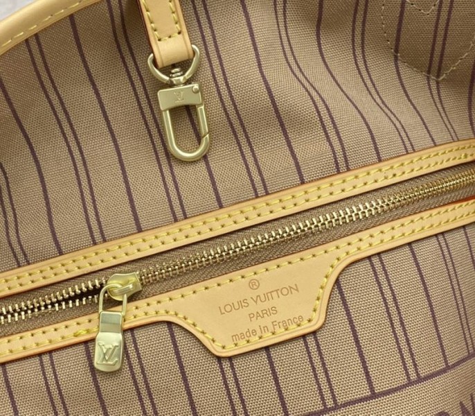 Louis Vuitton Monogram Canvas Neverfull MM Tote With Cat Print