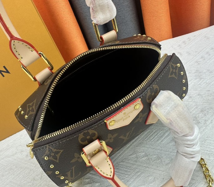 Louis Vuitton Monogram Canvas Cruise 2025 Speedy 20 Trunk Bag In Natural