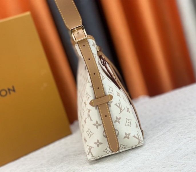 Louis Vuitton Monogram Dune CarryAll PM Bag