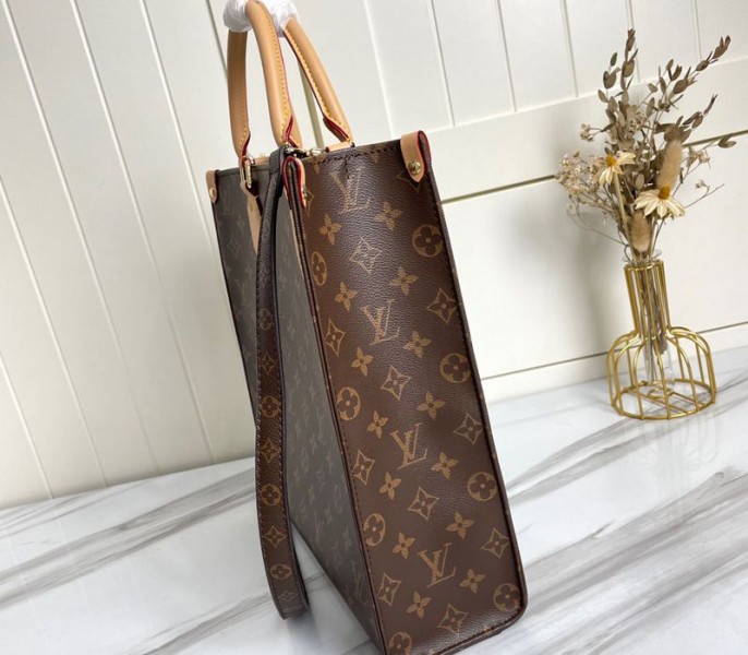 Louis Vuitton Monogram Canvas Sac Plat MM Carryall Handbag