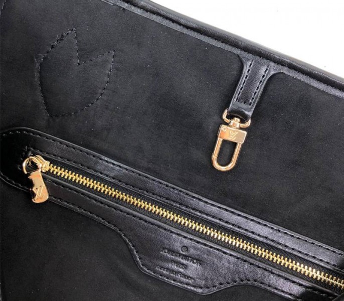 Louis Vuitton Neverfull MM Tote In Black
