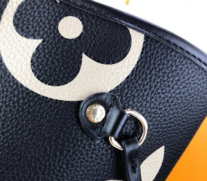 Louis Vuitton Neverfull MM Tote In Black