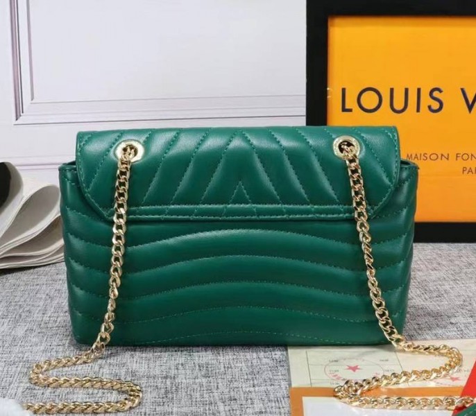 Louis Vuitton New Wave Chain Bag In Emerald Green