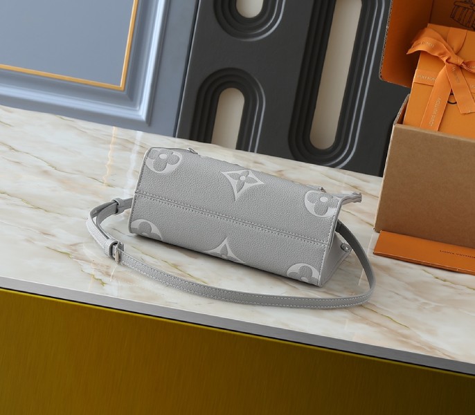 Monogram Empreinte OnTheGo PM Tote In Gray And White Quartz