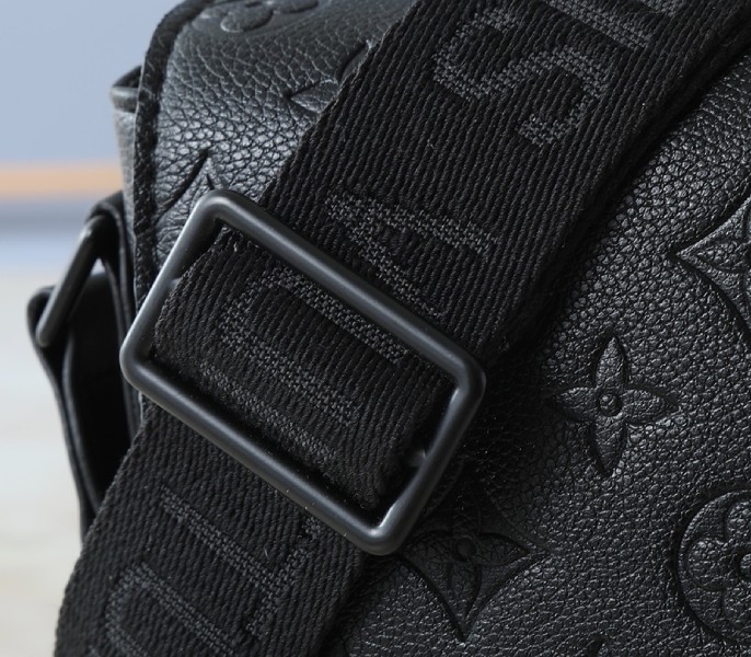 Taurillon Leather S-Cape Messenger