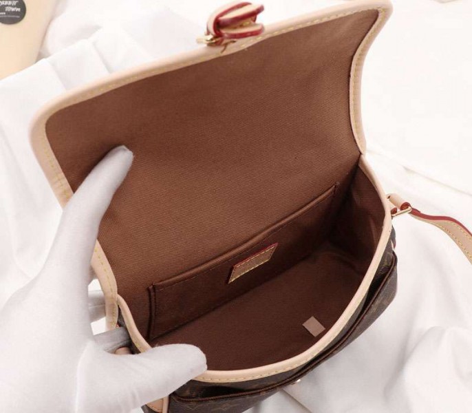 Louis Vuitton Monogram Canvas Sologne BB Bag