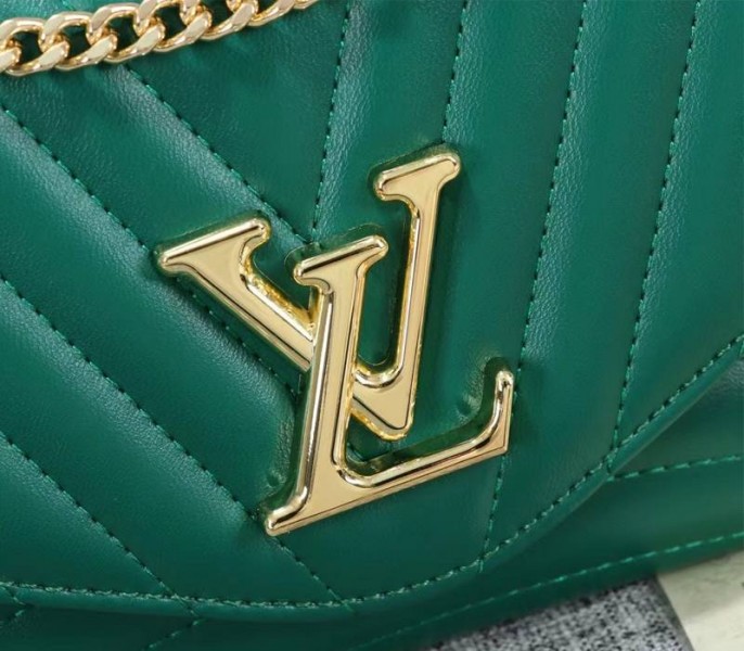 Louis Vuitton New Wave Chain Bag In Emerald Green