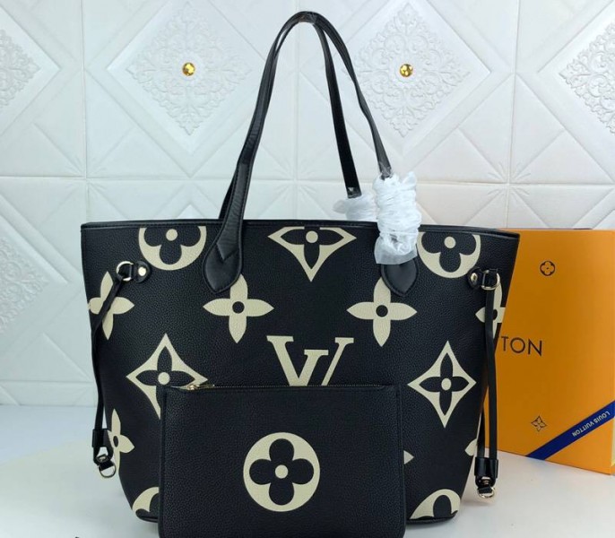 Louis Vuitton Neverfull MM Tote In Black