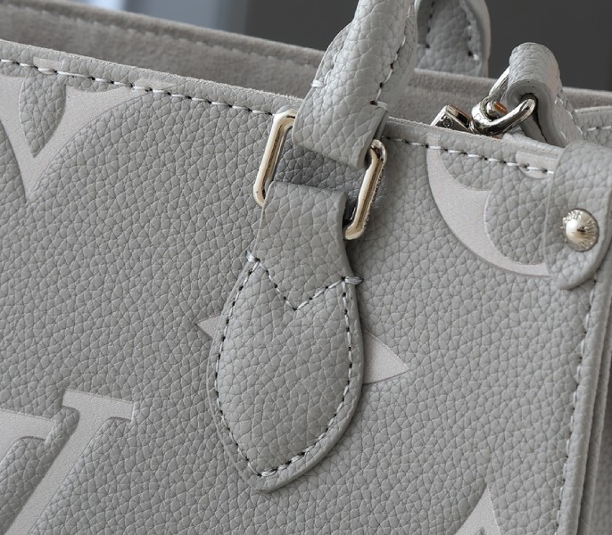 Monogram Empreinte OnTheGo PM Tote In Gray And White Quartz