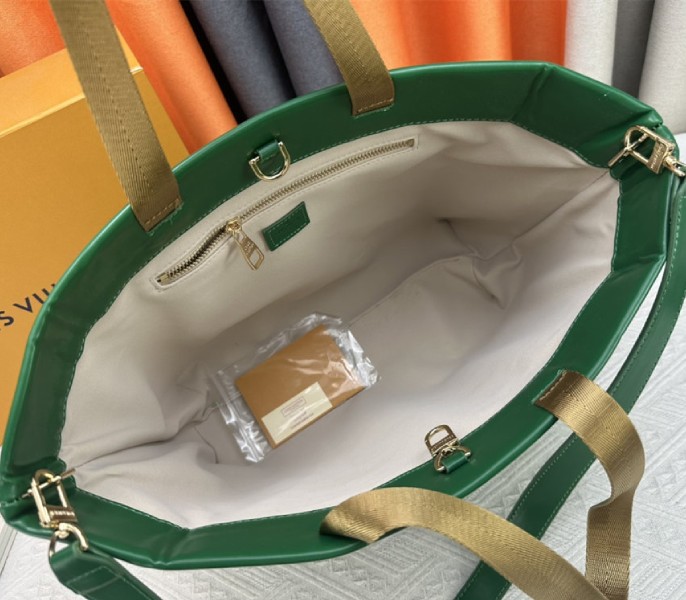 Louis Vuitton Other Leathers Shopper Cabas MM Tote In Green