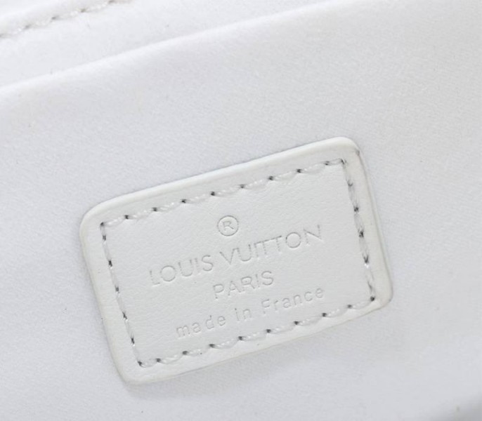 Louis Vuitton Wave Chain Bag In Ivory