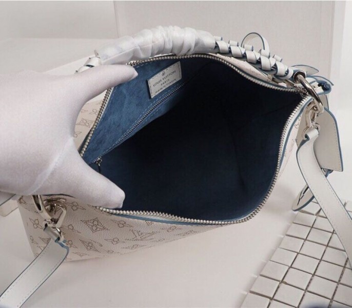 Mahina Beaubourg MM Hobo In Off White