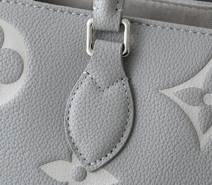 Monogram Empreinte OnTheGo MM Tote In Gray And White Quartz