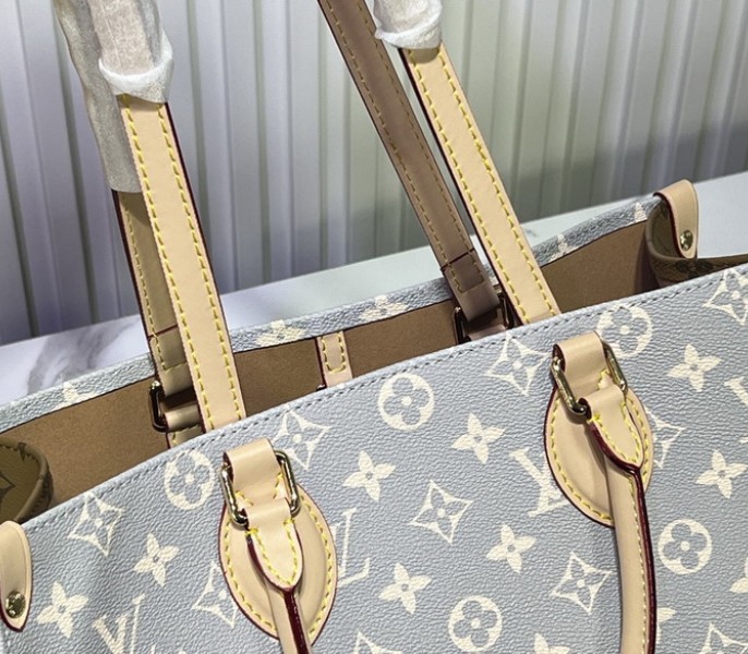 Fall Winter 2024 Onthego MM In Trainon Gray