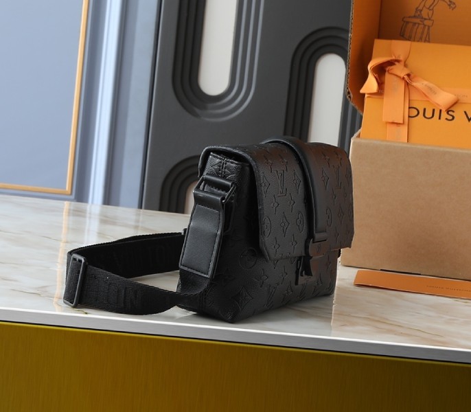 Taurillon Leather S-Cape Messenger