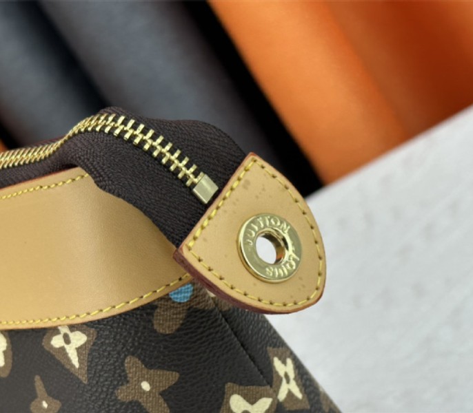 Louis Vuitton Monogram Craggy Voyage Souple Pochette In Chocolate