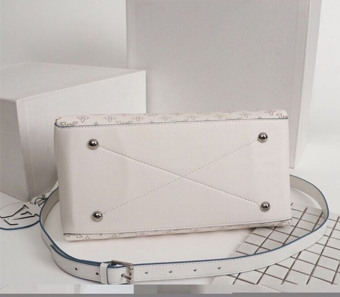 Mahina Beaubourg MM Hobo In Off White