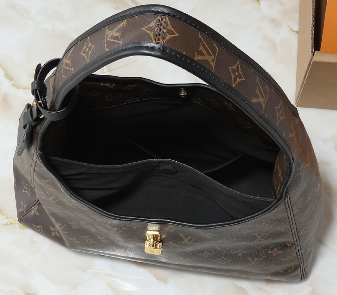 Monogram Canvas The Drop GM