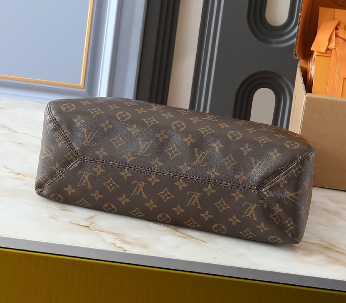Monogram Canvas The Drop GM