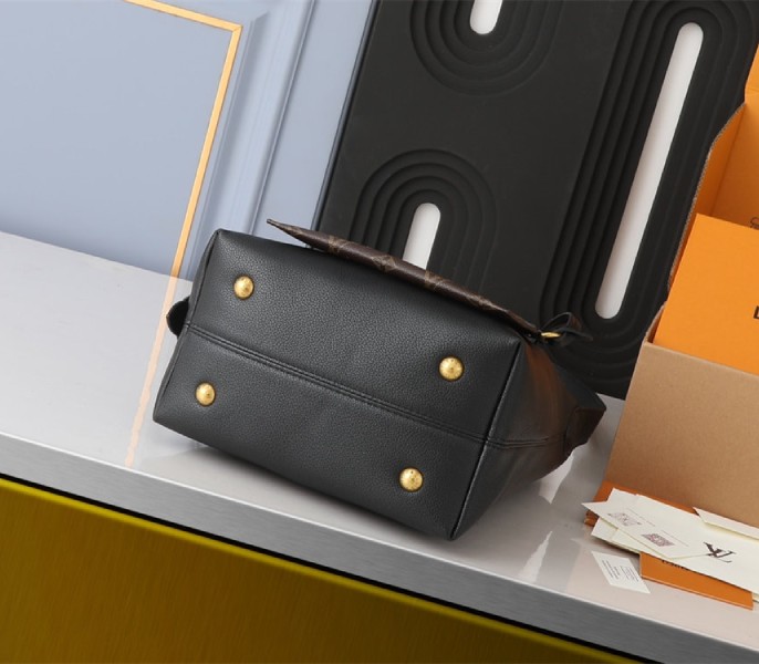 Louis Vuitton Low Key PM Hobo In Black