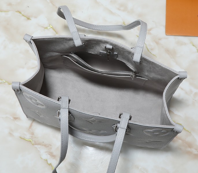 Monogram Empreinte OnTheGo MM Tote In Gray And White Quartz