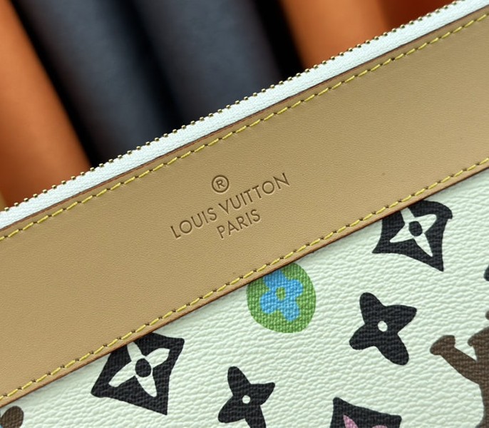 Louis Vuitton Monogram Craggy Voyage Souple Pochette In Vanilla