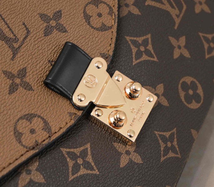 Monogram Reverse Canvas Metis M44876