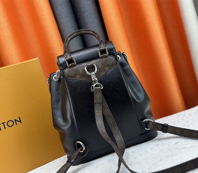 Louis Vuitton Montsouris Vibe PM In Black