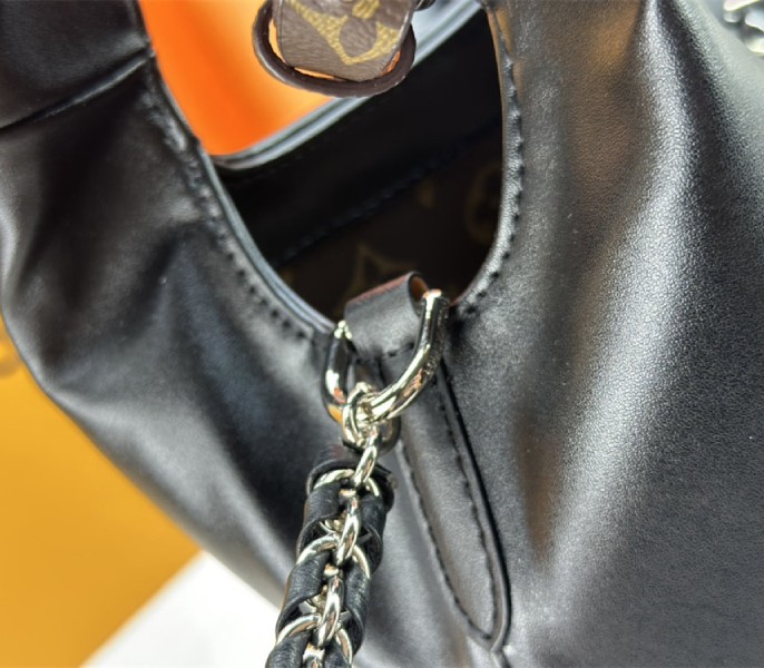 Louis Vuitton Atlantis Vibe MM In Black