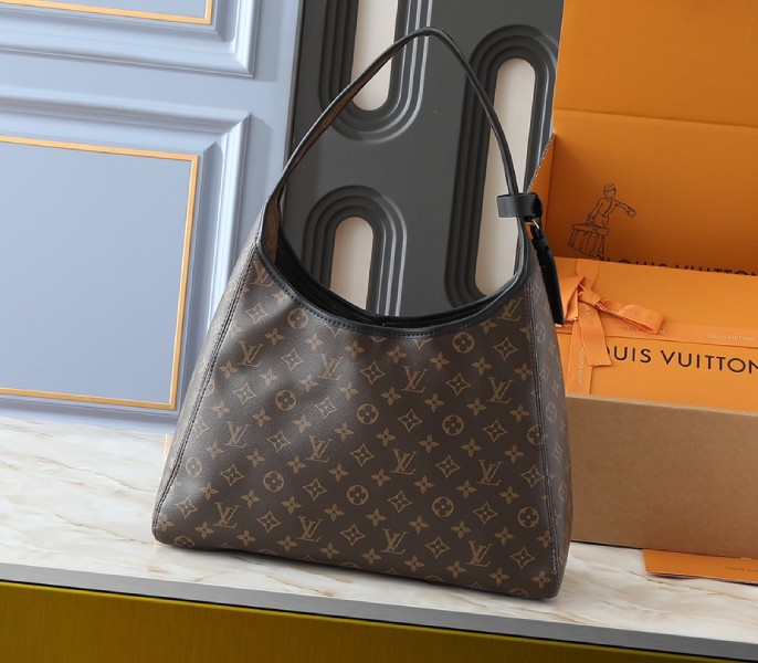 Monogram Canvas The Drop GM