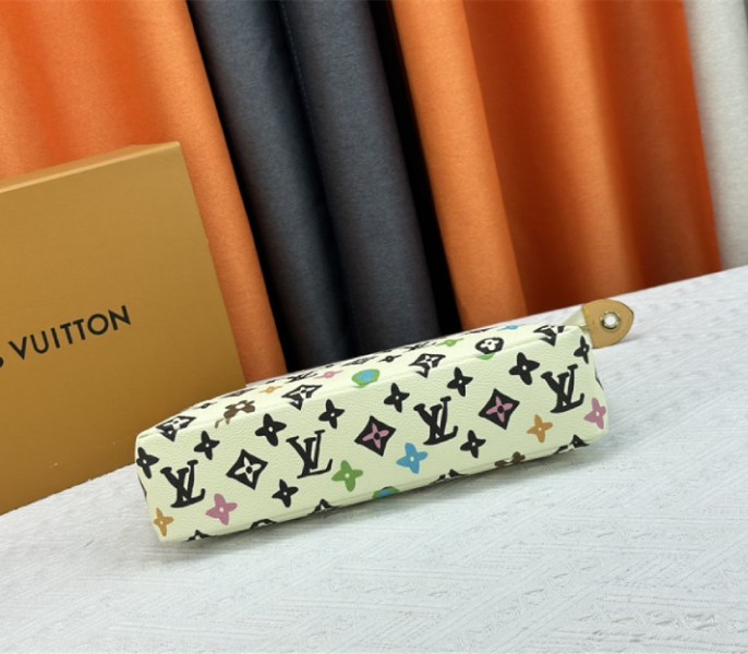 Louis Vuitton Monogram Craggy Voyage Souple Pochette In Vanilla