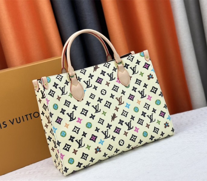 Louis Vuitton Monogram Craggy Onthego MM Tote In Vanilla