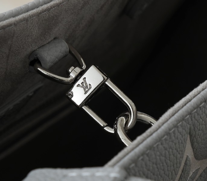 Monogram Empreinte OnTheGo MM Tote In Gray And White Quartz