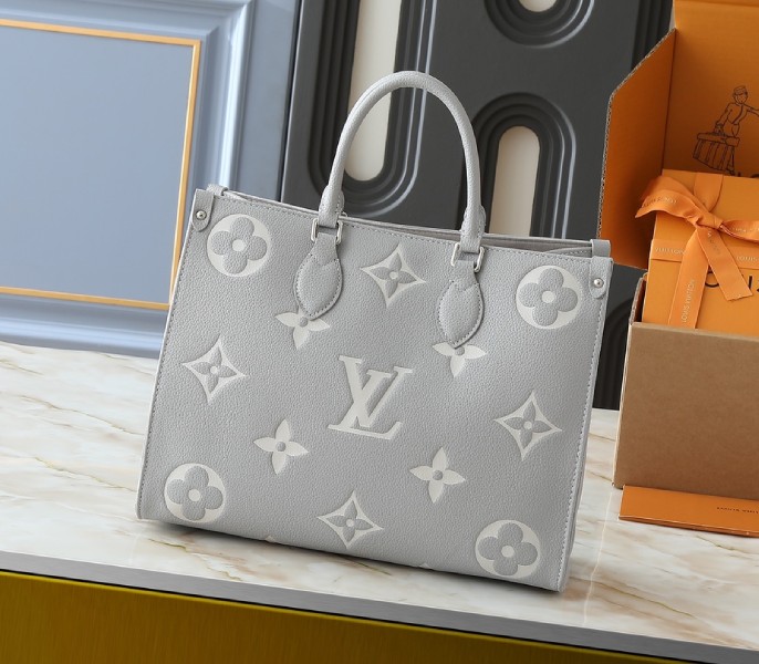 Monogram Empreinte OnTheGo MM Tote In Gray And White Quartz