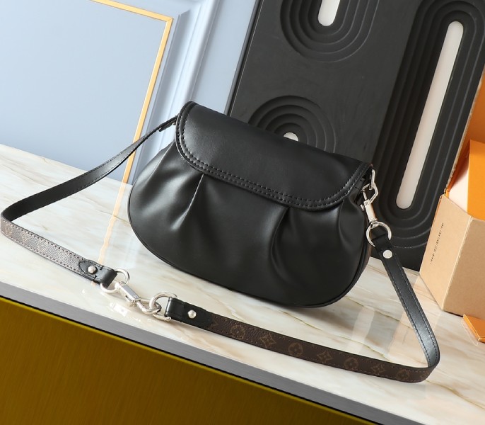 Louis Vuitton Sunset Vibe Bag In Black