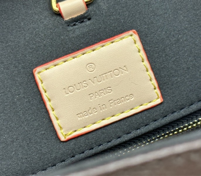 Louis Vuitton Monogram Craggy Onthego MM Tote In Chocolate