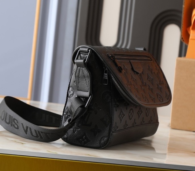 Monogram Shadow Pulse Messenger