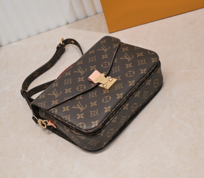 Monogram Canvas Metis M44875