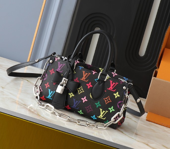X TM Multicolored Onthego East West Chain In Black