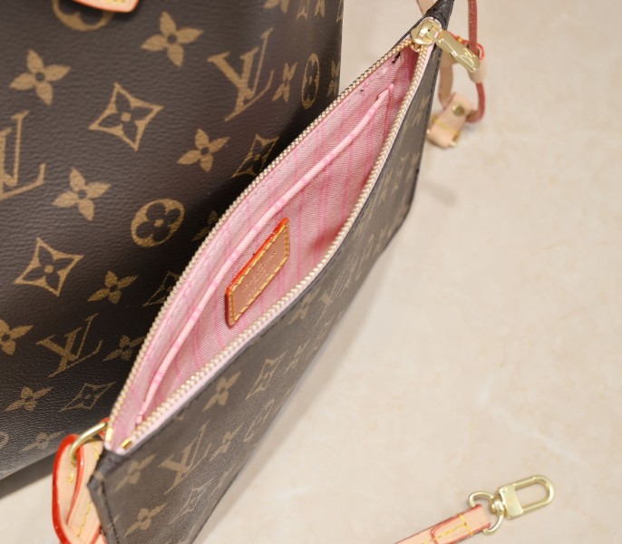 Louis Vuitton Monogram Canvas Neverfull MM Tote In Pink