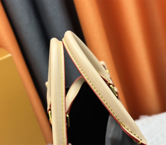 Louis Vuitton Monogram Craggy Onthego MM Tote In Chocolate