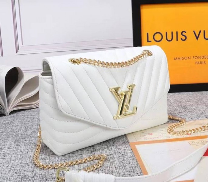 Louis Vuitton Wave Chain Bag In Ivory