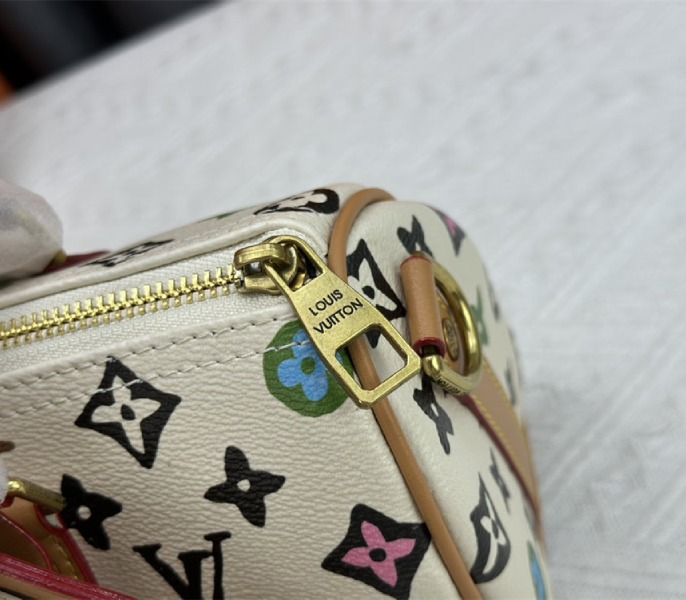 Louis Vuitton Monogram Craggy Keepall Travel 25 Bag In Vanilla