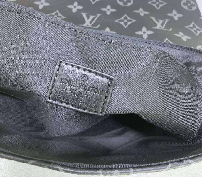 Monogram Eclipse S-Cape Messenger
