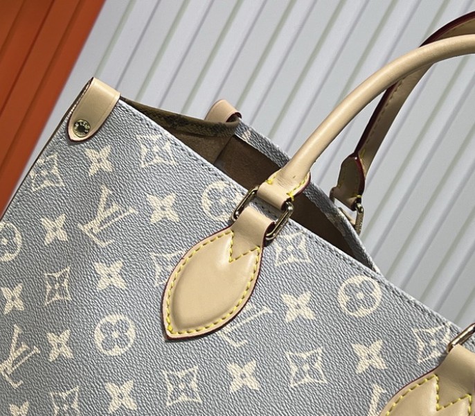 Fall Winter 2024 Onthego MM In Trainon Gray