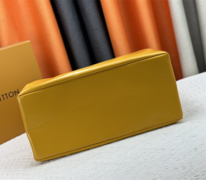 Louis Vuitton Other Leathers Shopper MM Tote In Safran