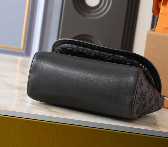 Monogram Shadow Pulse Messenger