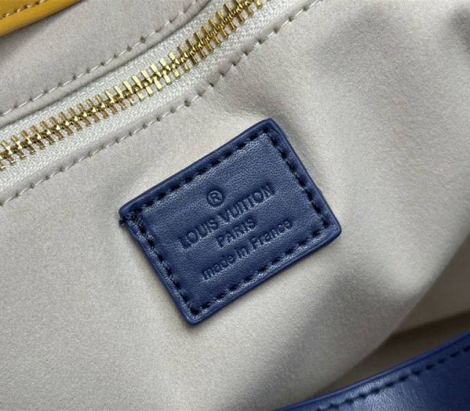 Louis Vuitton Other Leathers Shopper MM Tote In Safran