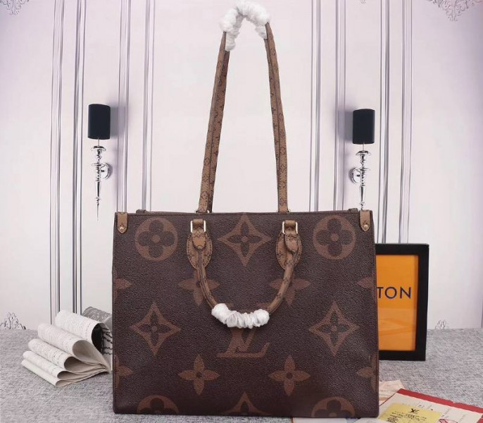 Louis Vuitton Giant Canvas Onthego GM Tote